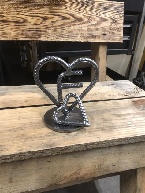 bent/welded tubing heart wall hanging 